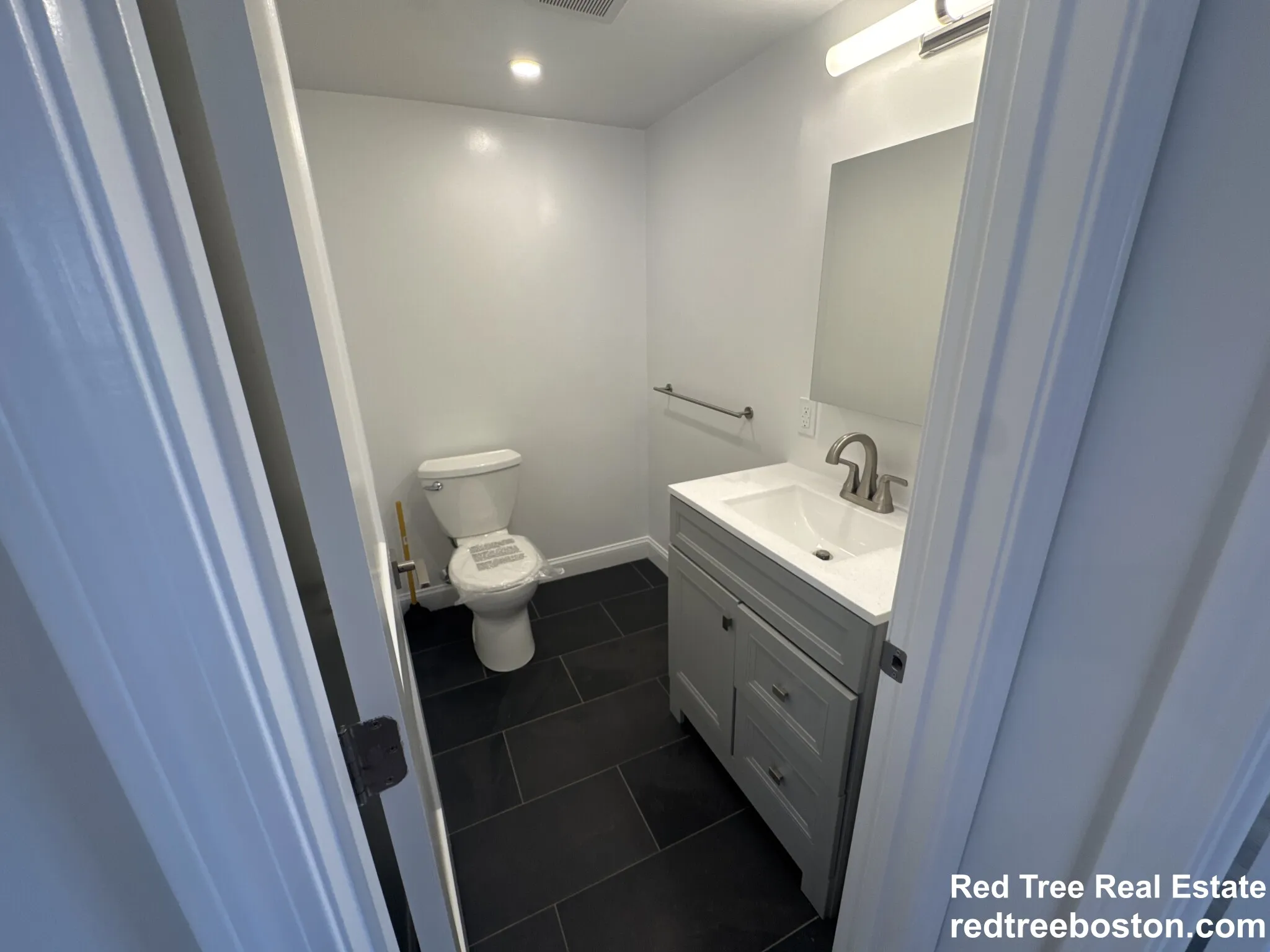 320 Hammond Pond Pkwa, Chestnut Hill