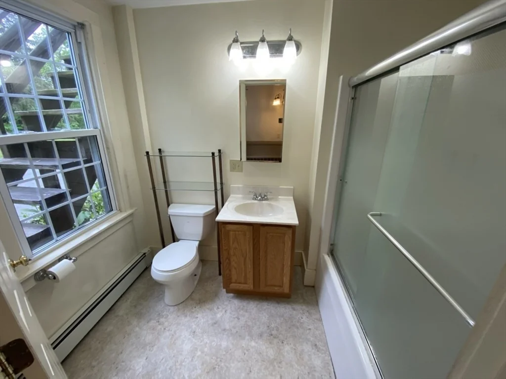 797 Main St, Amherst