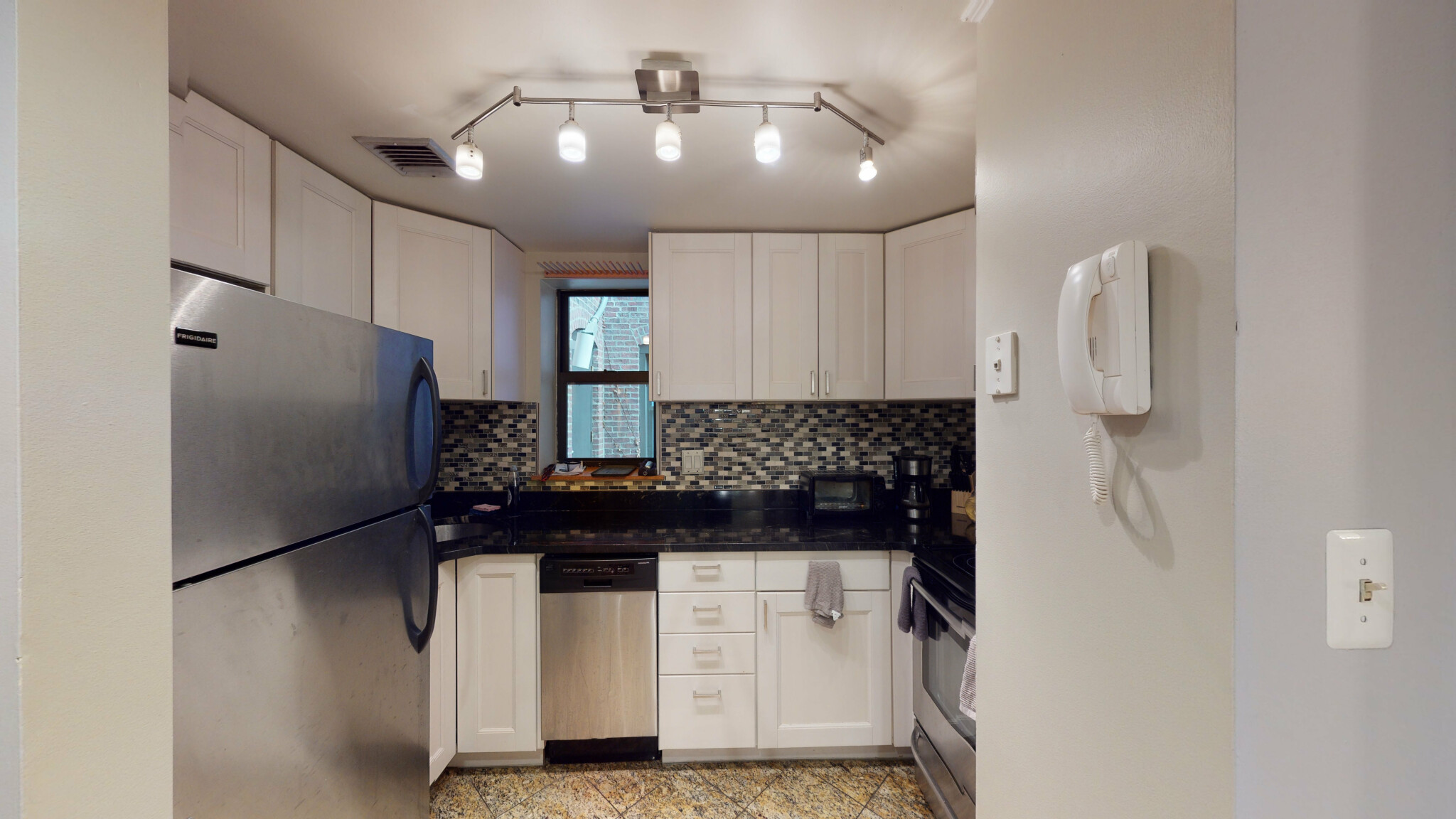 90 Gainsborough St, Fenway