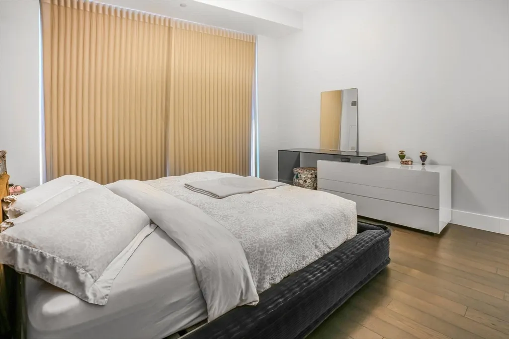 22 Liberty Dr, Seaport District