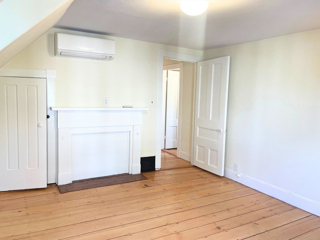 20 Pleasant St, Salem