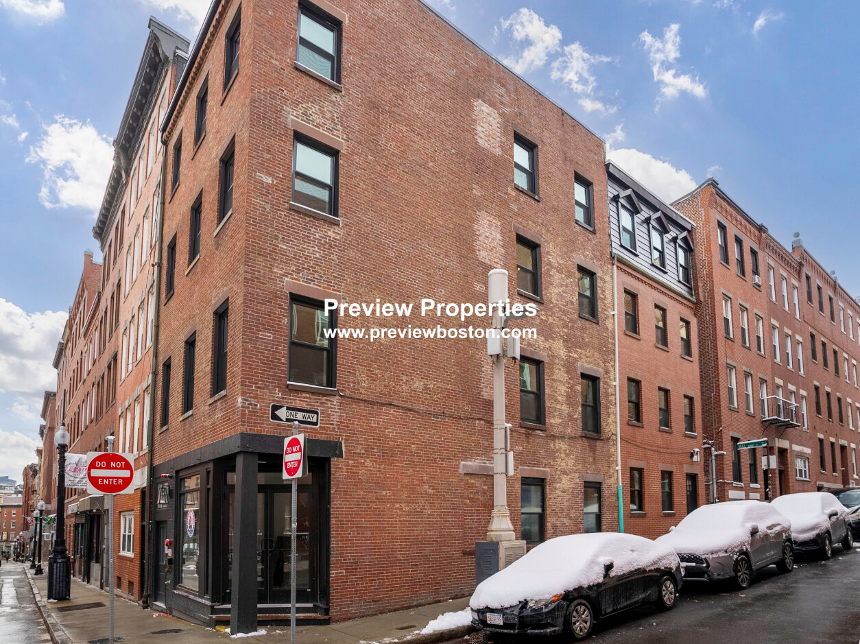 176 Salem St, North End