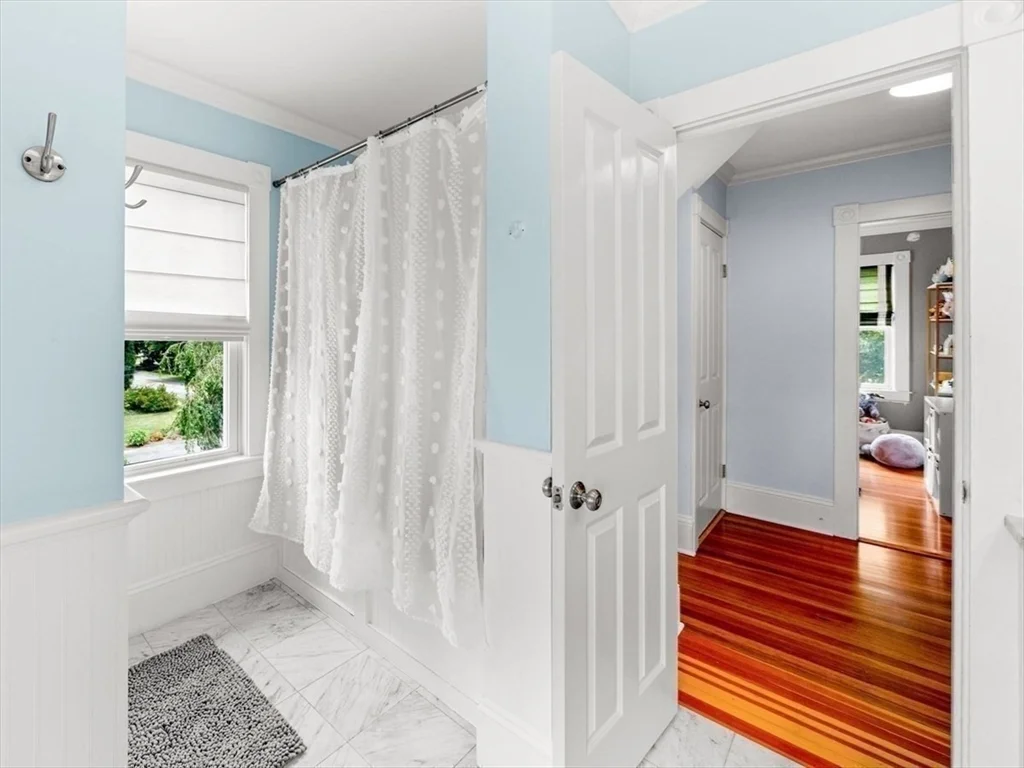 548 Elm St, Dartmouth