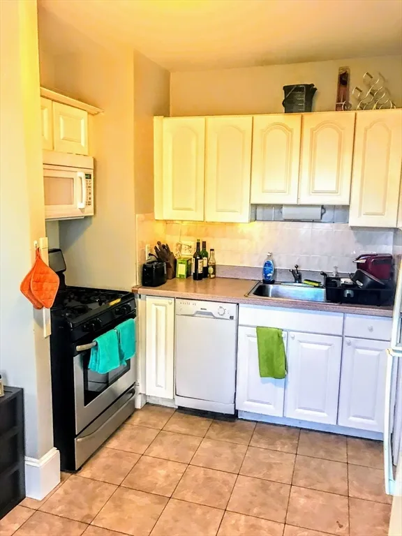 121 Richdale Ave, Neighborhood Nine