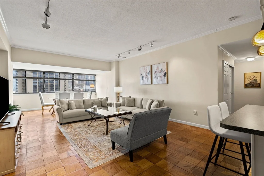 2 Hawthorne, West End