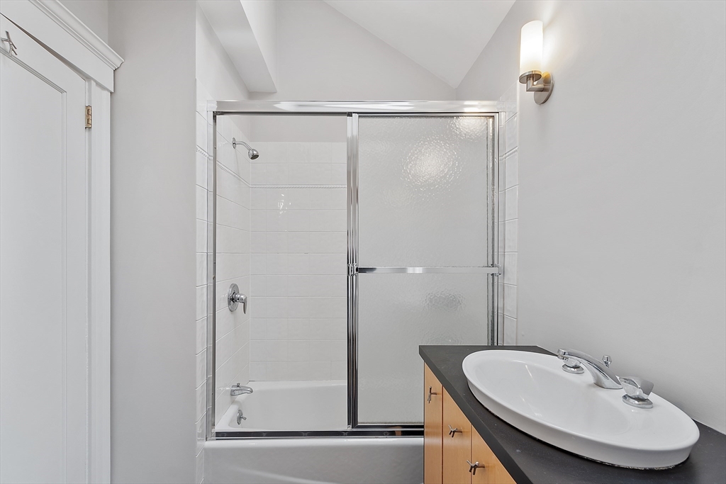 110 Leonard St, Belmont