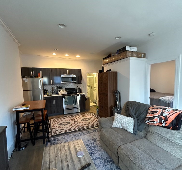 225 Newbury St, Back Bay