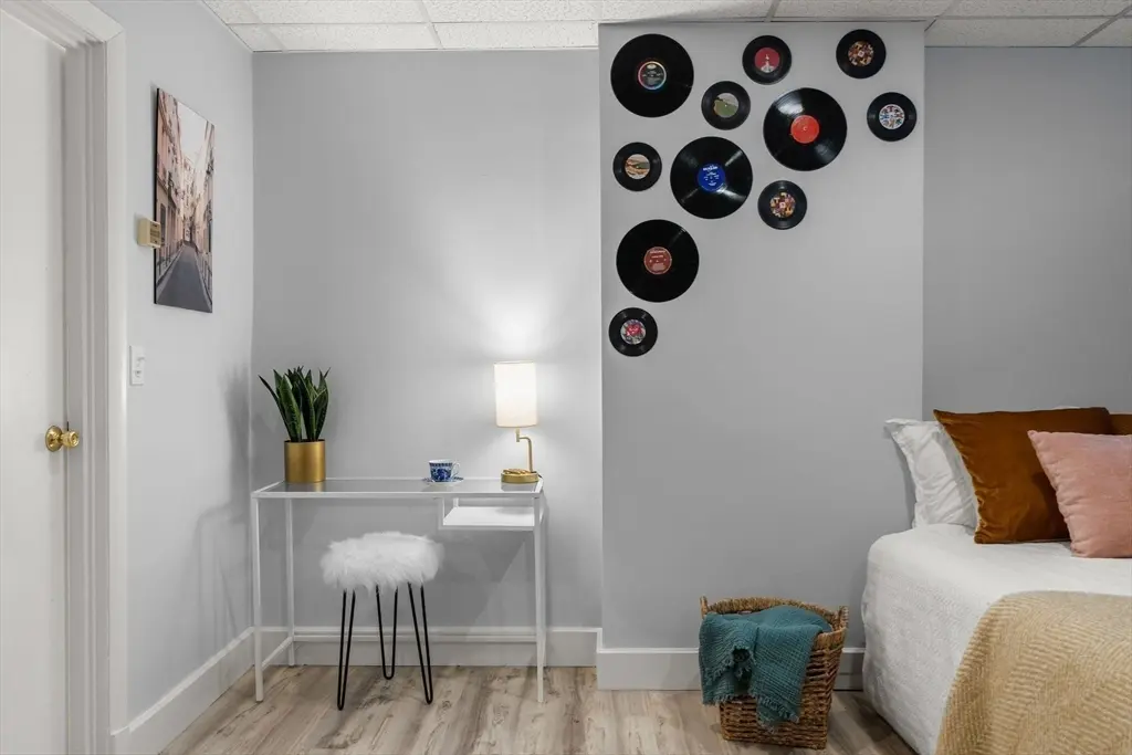 11 Aberdeen St, Fenway