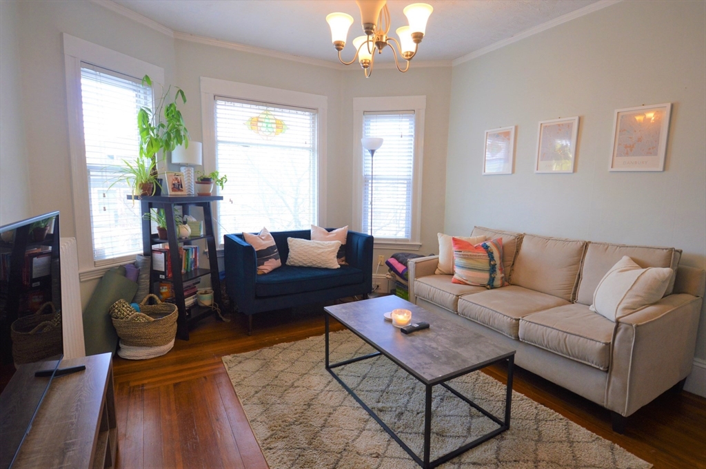 14 Breck Ave, Oak Square