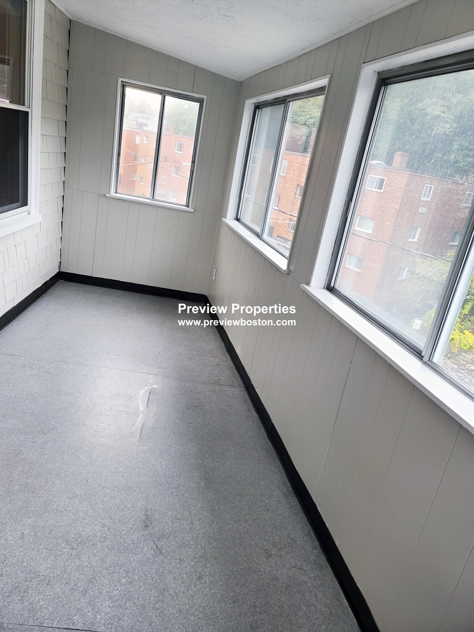 348 Faneuil St, Oak Square