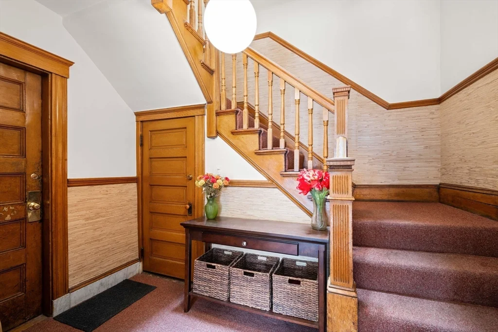 10 Bowdoin St, Neighborhood Nine