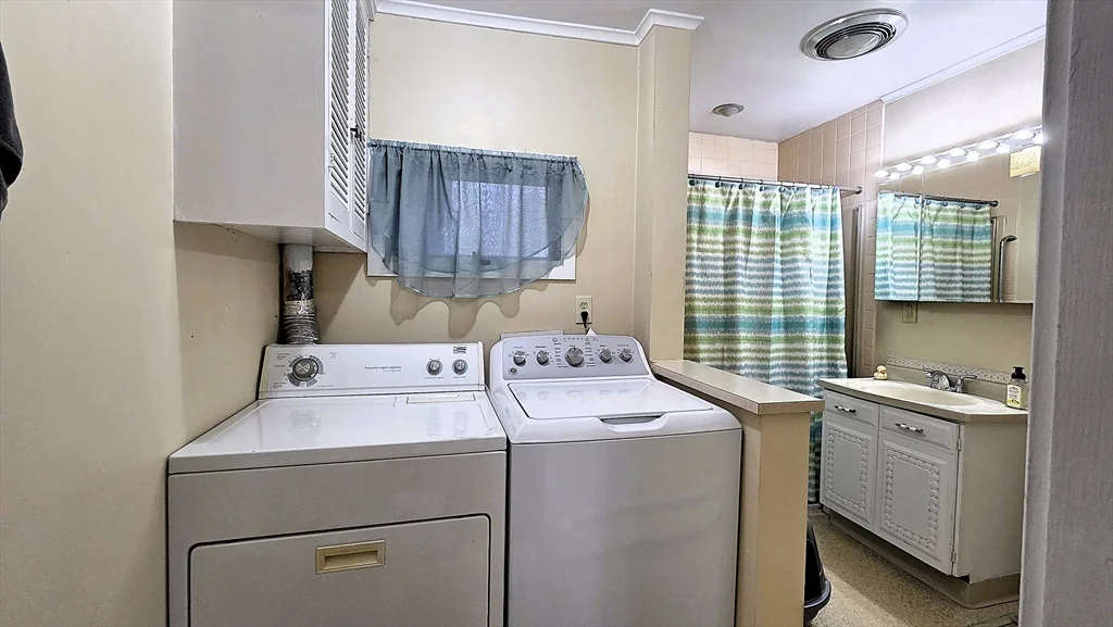 698 Church St, Whitinsville