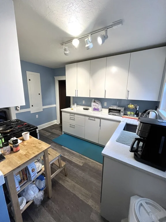 16-18 Oak Hill Rd, Waltham