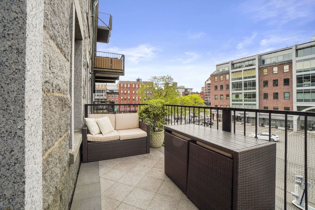 28-32 Atlantic Ave, Waterfront