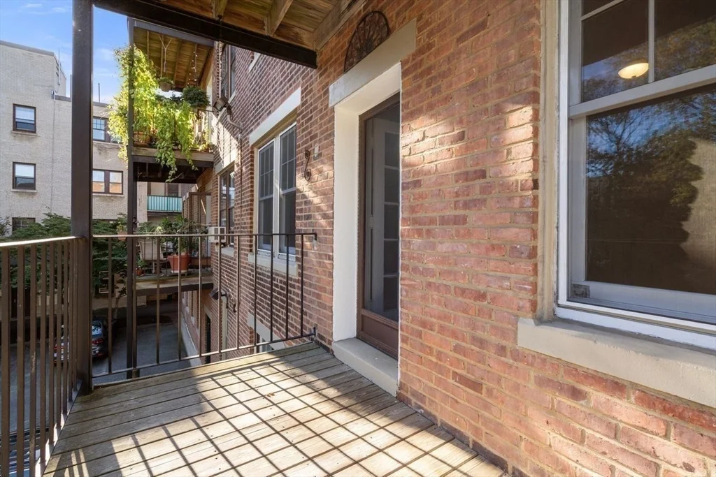 441 Washington St, Brookline Village