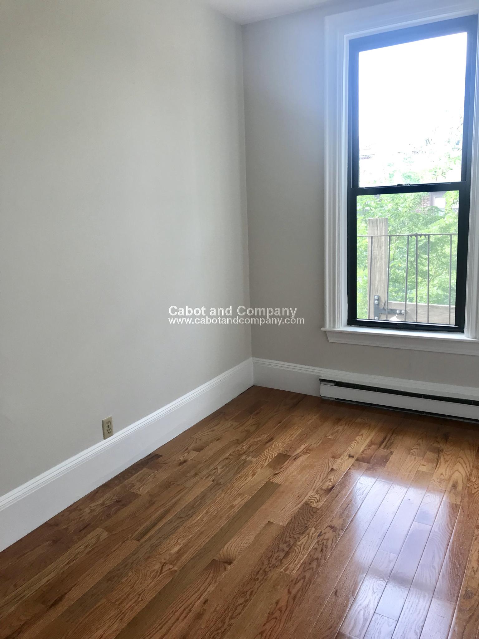 24 Yarmouth St, South End