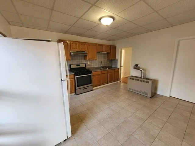 74 Fulton St, Fall River