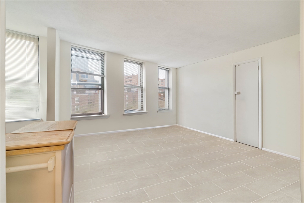 5 N Margin St, North End