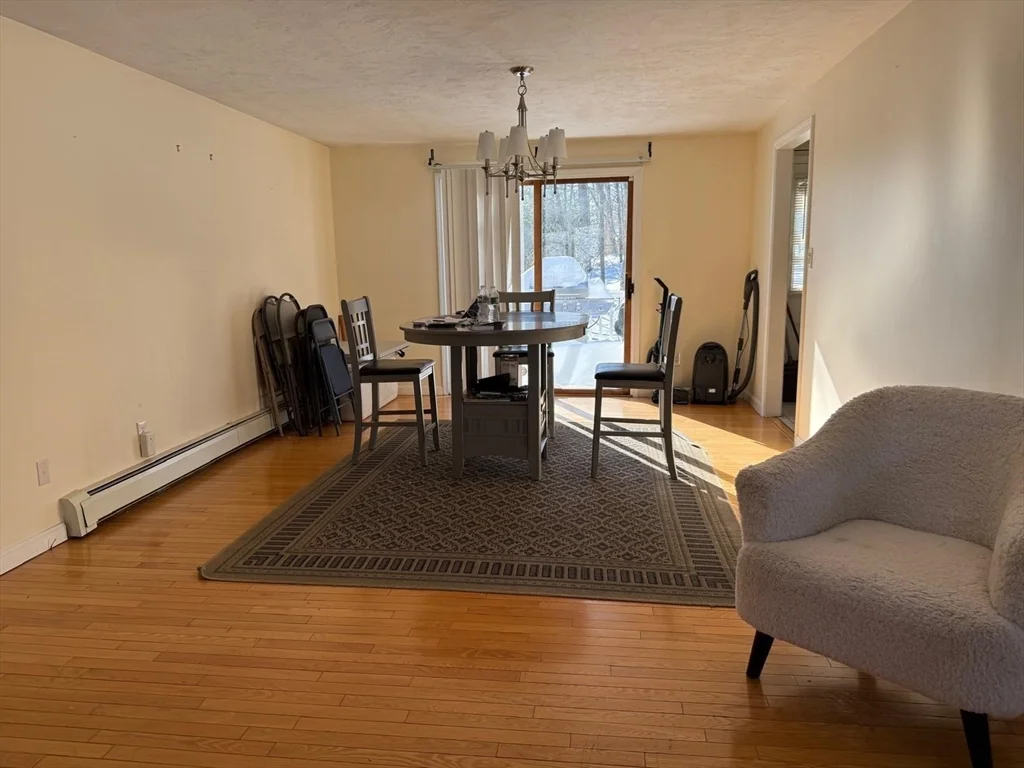 11 Bluegrass Ln, Shrewsbury