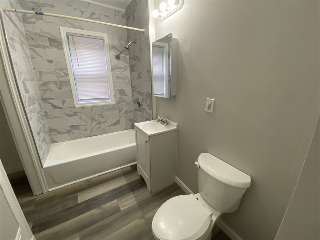 4 bed, 1 bath apartment for rent at 79 Topliff St Unit 2, Dorchester — photo 6 of 9