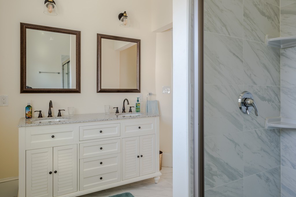 4 bed, 4+ bath apartment for rent at 22 Embassy Rd Unit 1, Brighton — photo 9 of 19