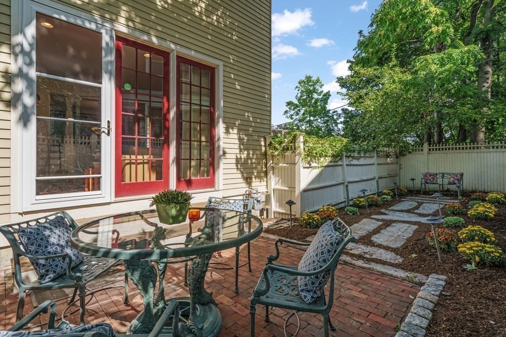 76 Putnam Ave, Cambridge