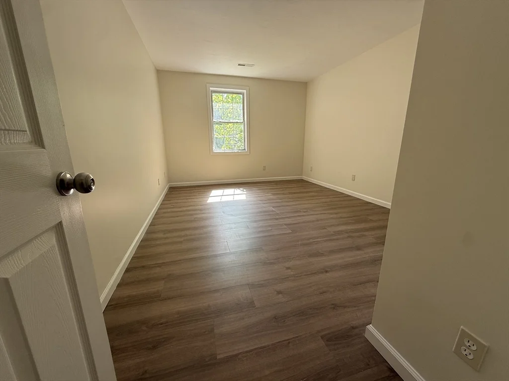 28 Crestview Dr, Westborough