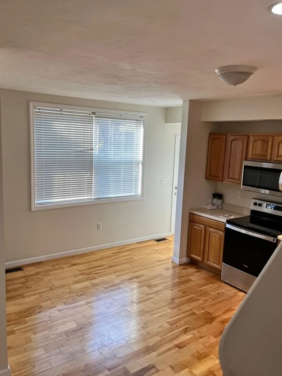 1004 North, Brockton