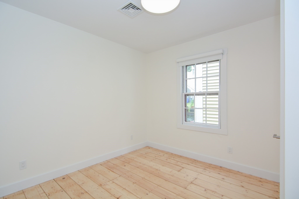 9 State St, Marblehead