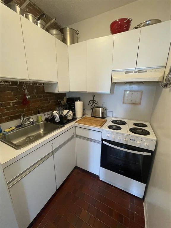 811 E Broadway, South Boston