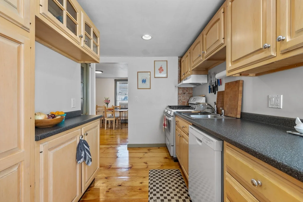 9 Hodges Ct, Salem