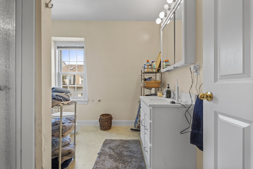 16 Gates St, South Boston