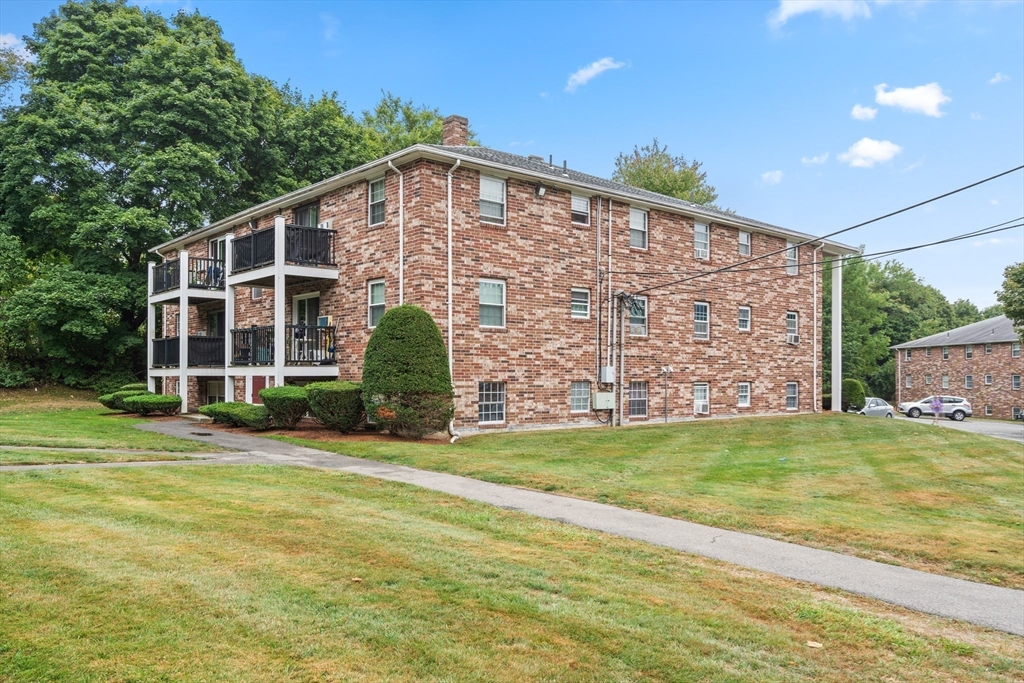 5 Walker Rd, North Andover