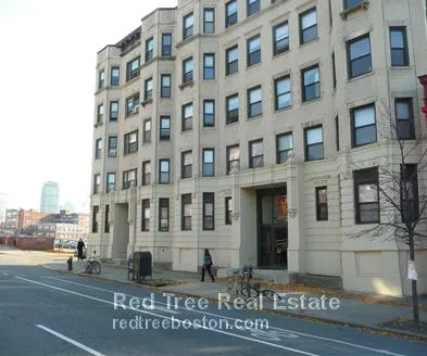 833 Beacon St, Fenway