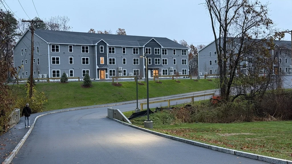 251 Sladen St, Dracut