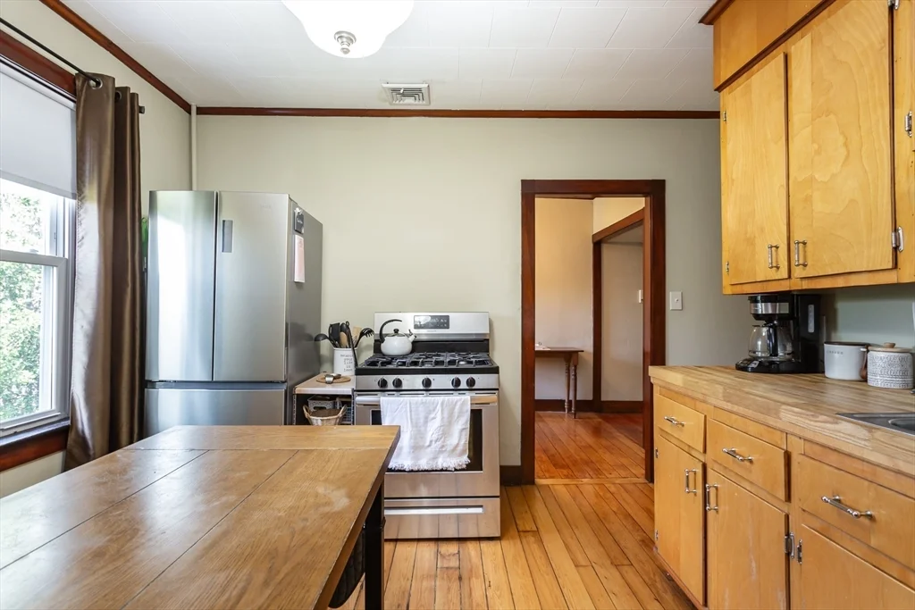 256 Maple St, Fall River