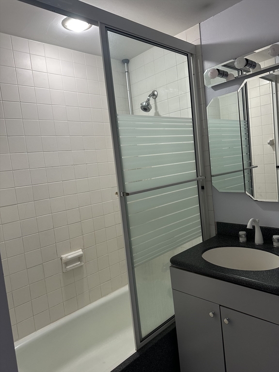 85 E India Row, Waterfront