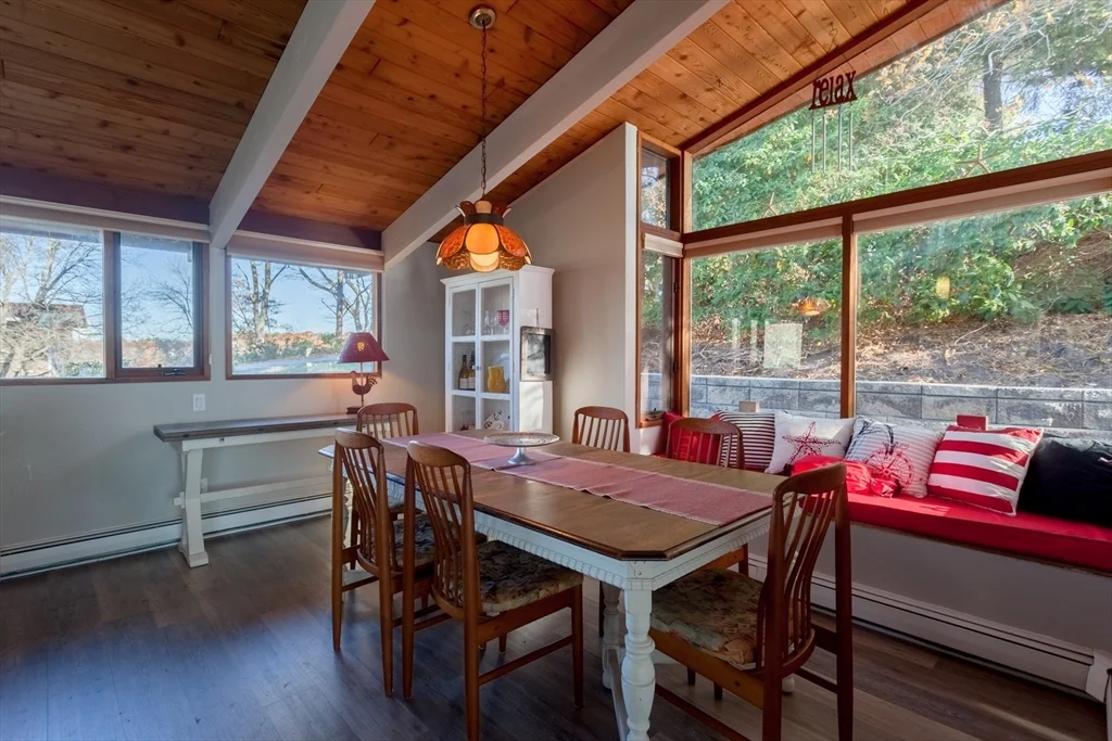 32 Eagle Hill Dr, Plymouth