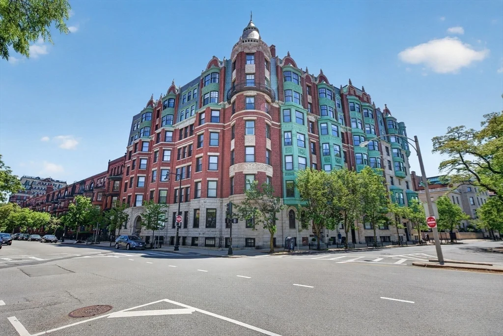4 Charlesgate E, Back Bay