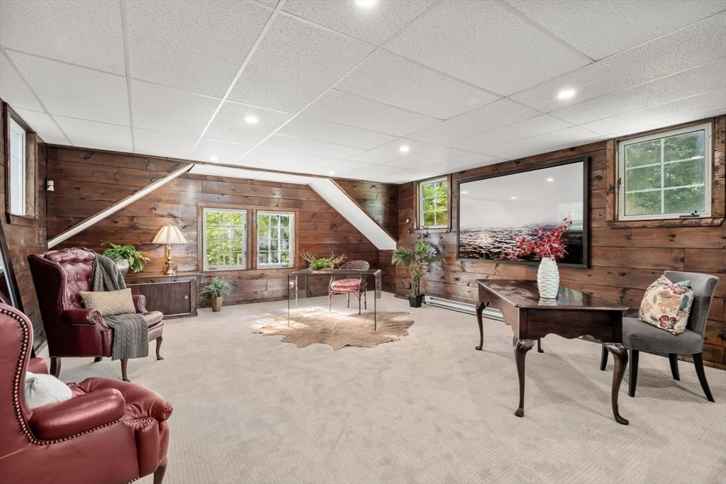 58 Country Club Rd, Newton