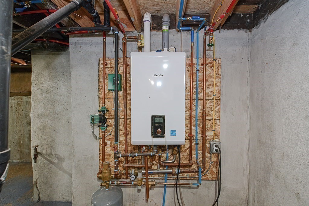 979 Dwight St, Holyoke