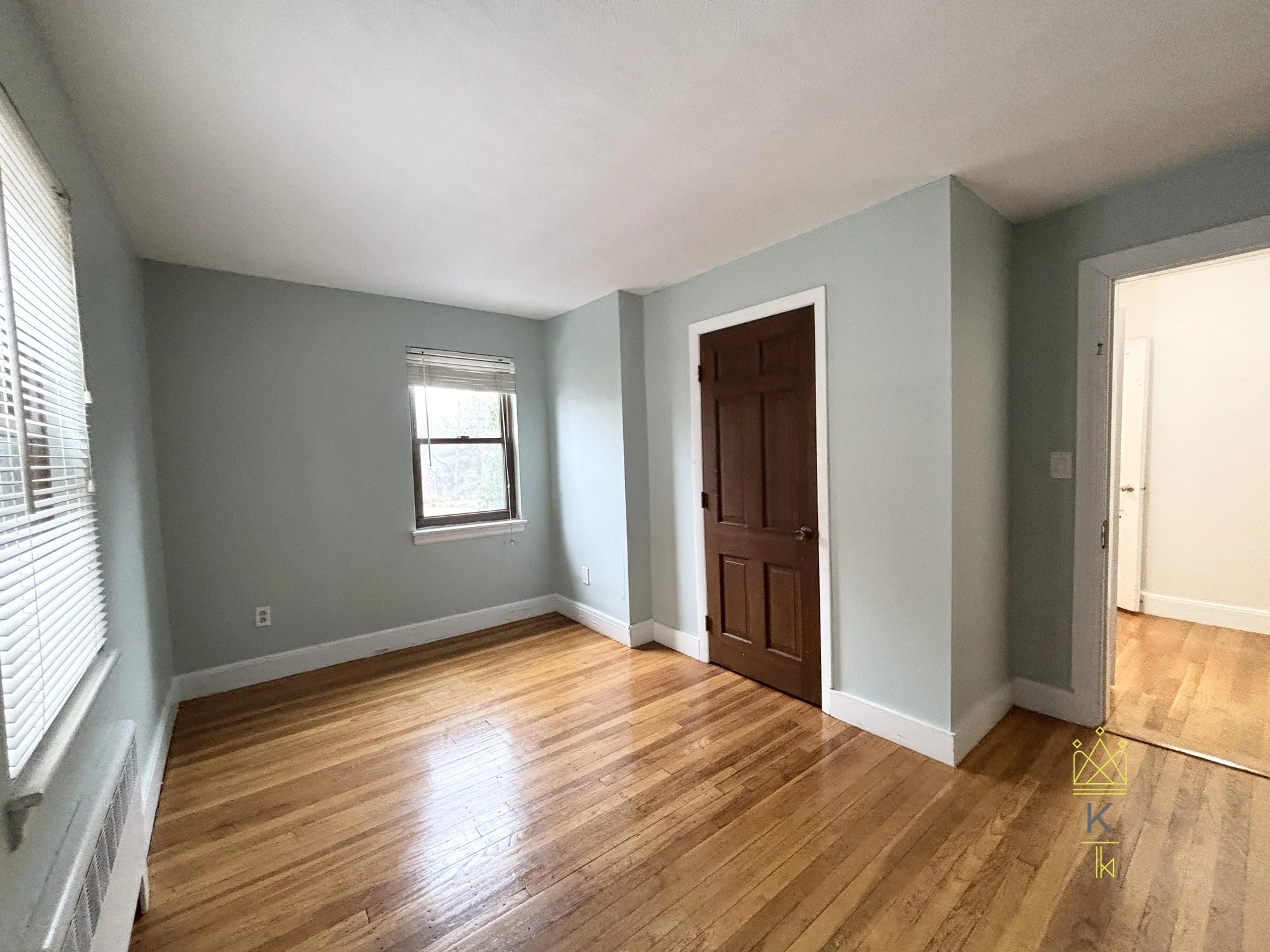 9 Reservoir Rd, Chestnut Hill
