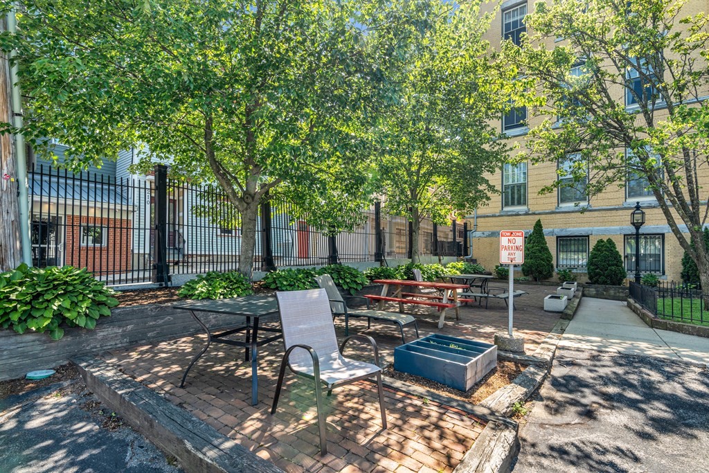 350 W 4th, South Boston