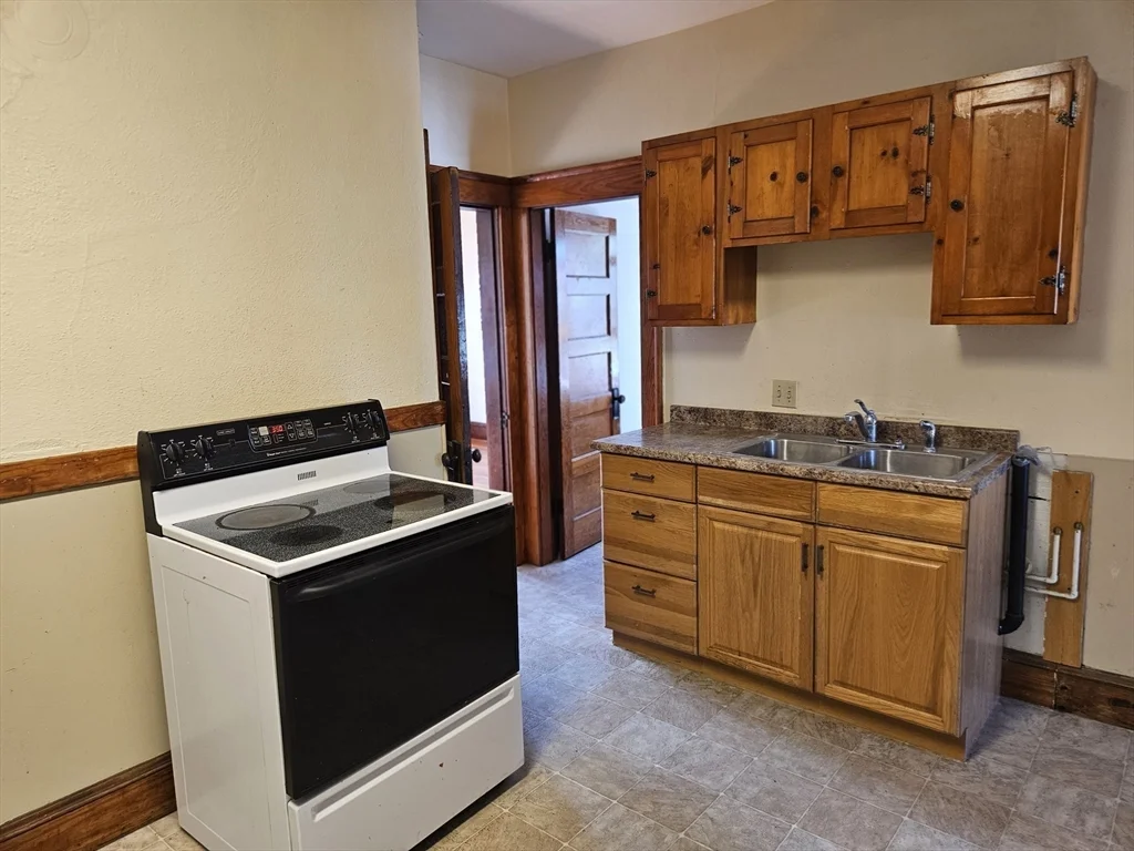 30 Bemis St, Chicopee
