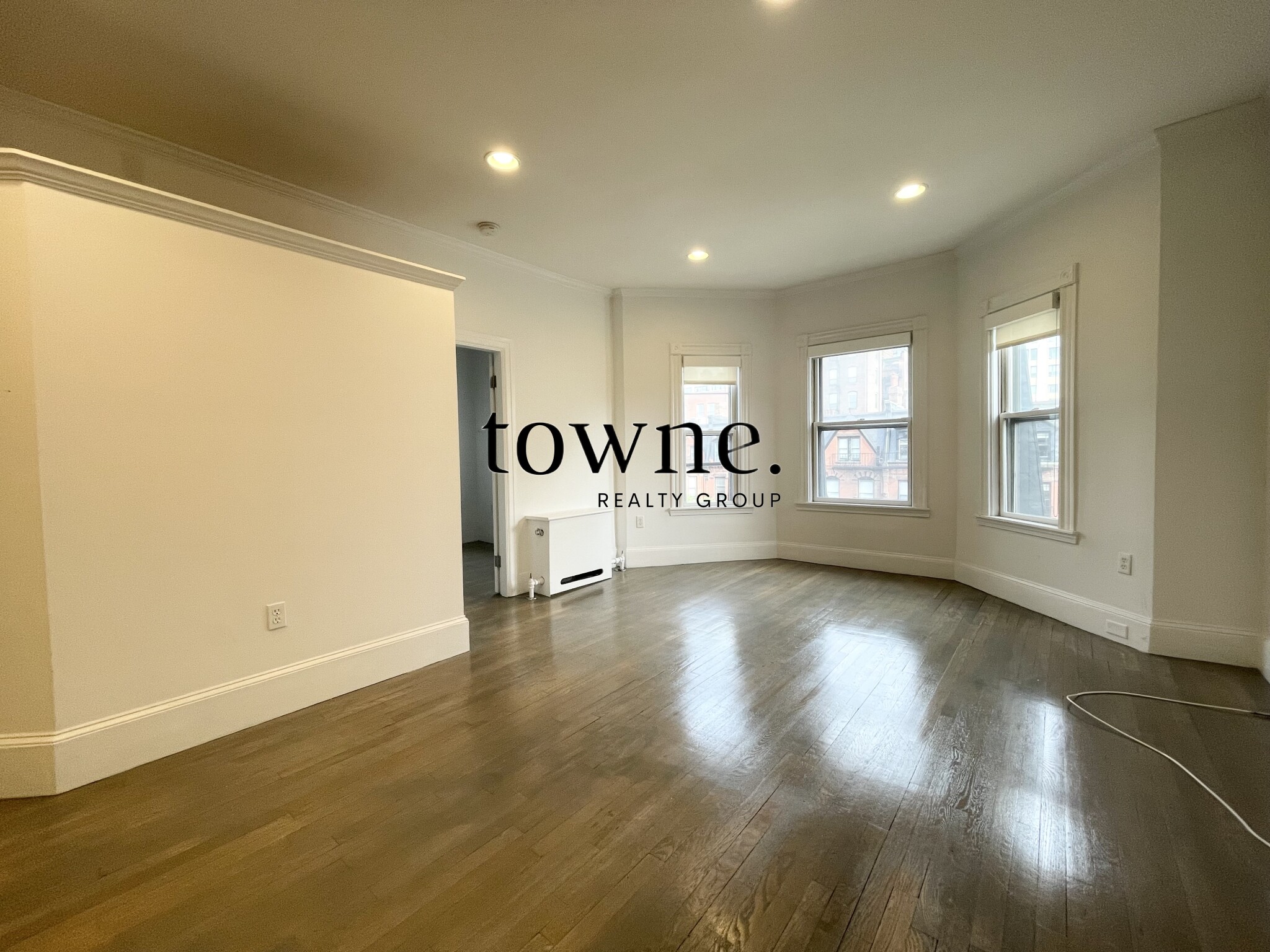 225 Newbury St, Back Bay