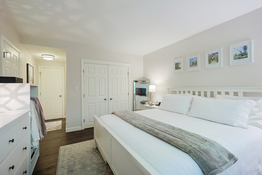 54 Jacqueline Rd, Waltham