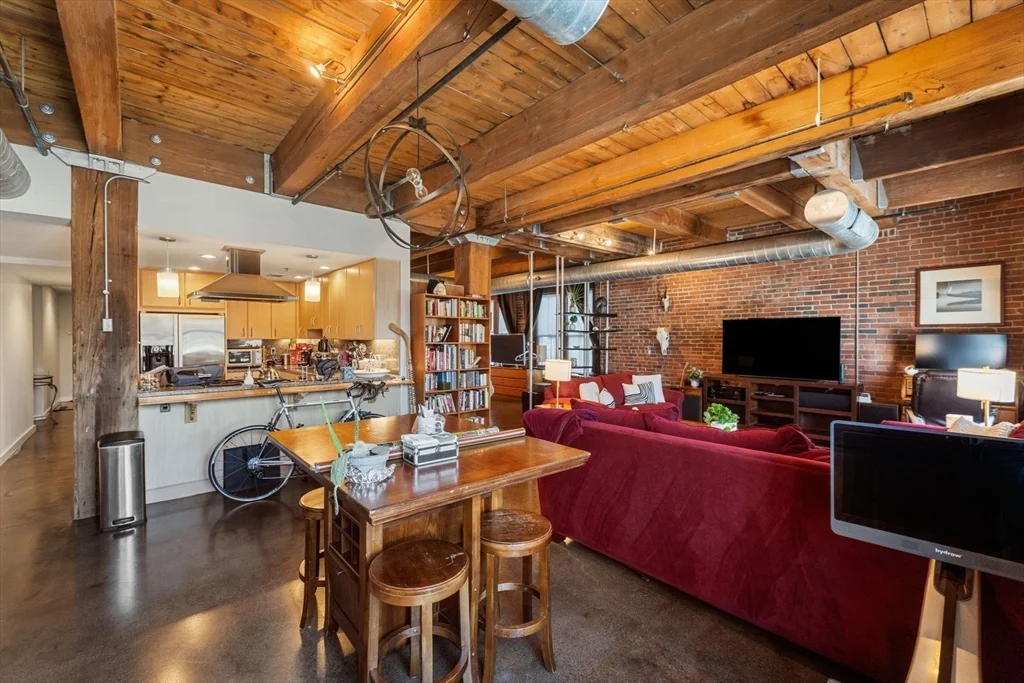 9 W Broadway, South Boston