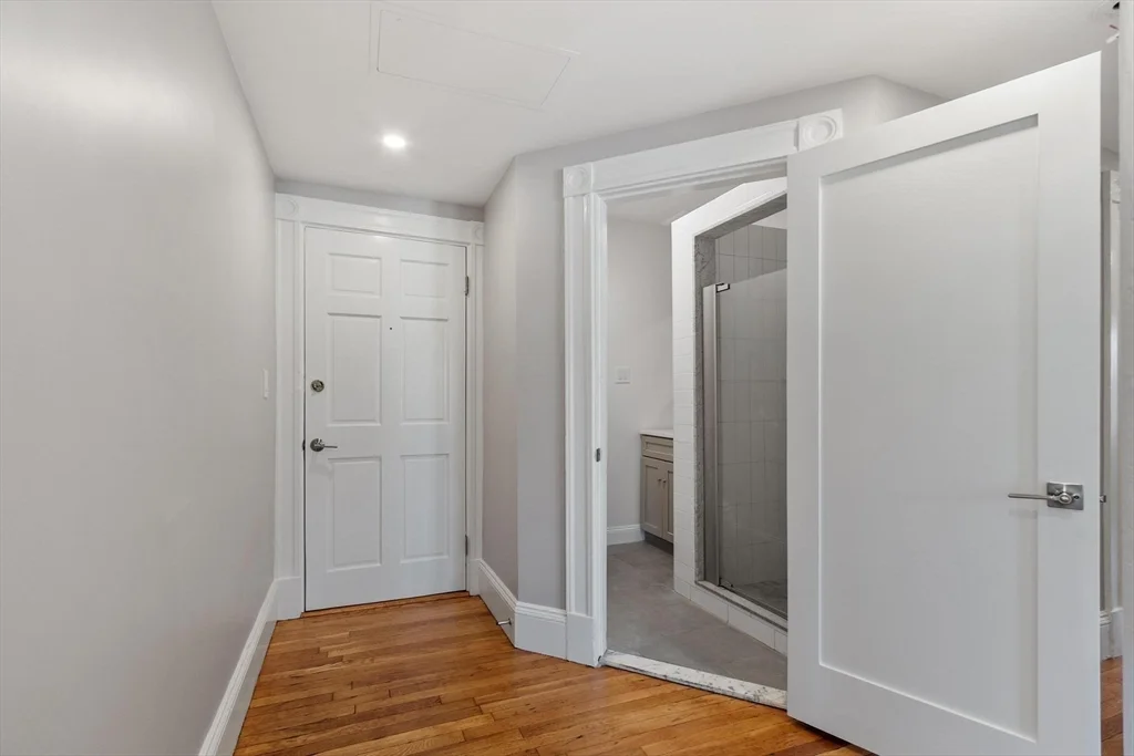1590 Cambridge St, Mid-Cambridge