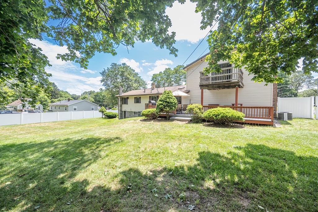 47 Oriole Dr, Dracut