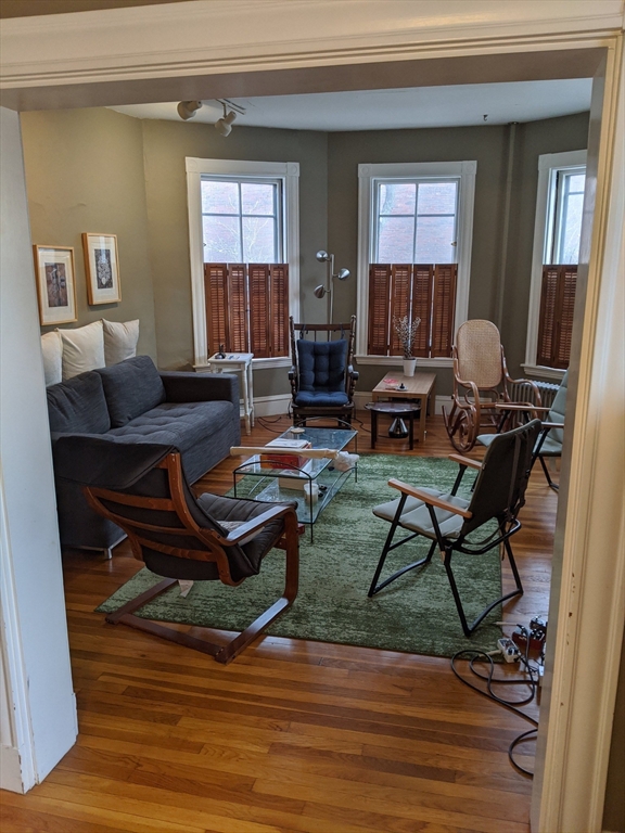 454 Green St, Riverside